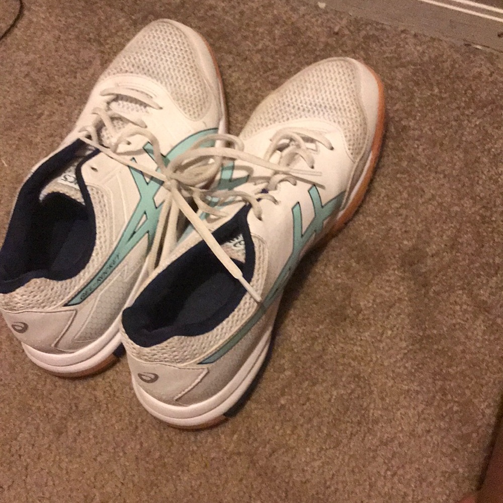 Volleyball shoes